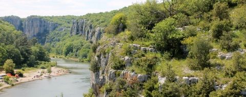 Camping en Ardèche avec accès direct rivière