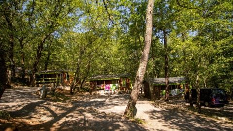 Location chalet en Ardèche dans camping avec accès rivière